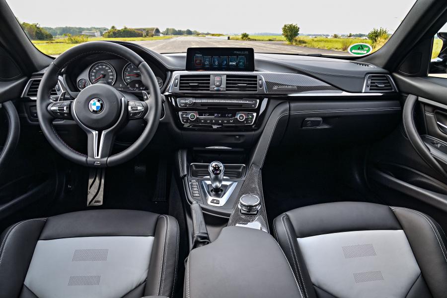 Торпедо BMW M3 30 Years M3 2016 года  (фото 2 из 43)